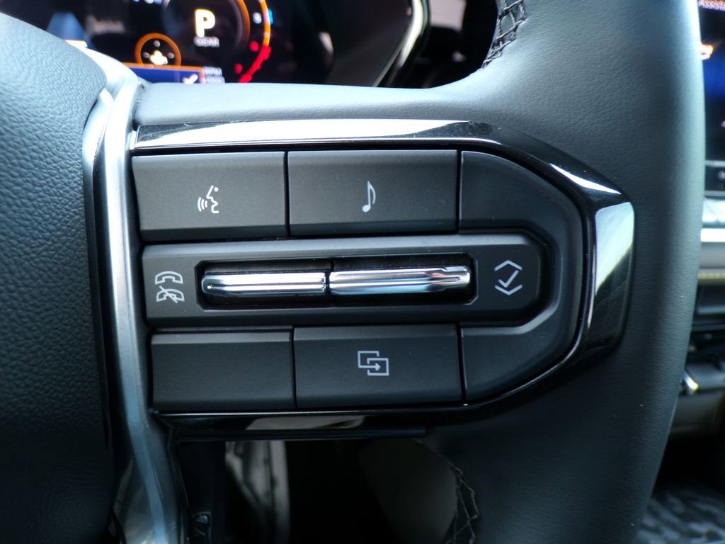 Used 2024 Chevrolet Colorado ZR2 w/ Technology Package AWD/4WD image 23