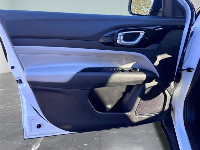 Certified 2023 Jeep Compass Limited image 12