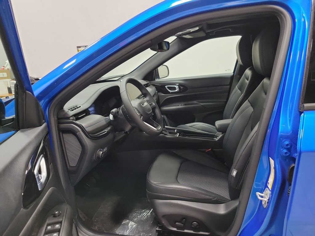 New 2025 Jeep Compass Latitude w/ Sun & Sound Group image 11