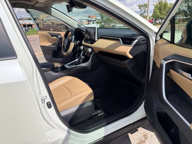 Used 2019 Toyota RAV4 Limited FWD image 20