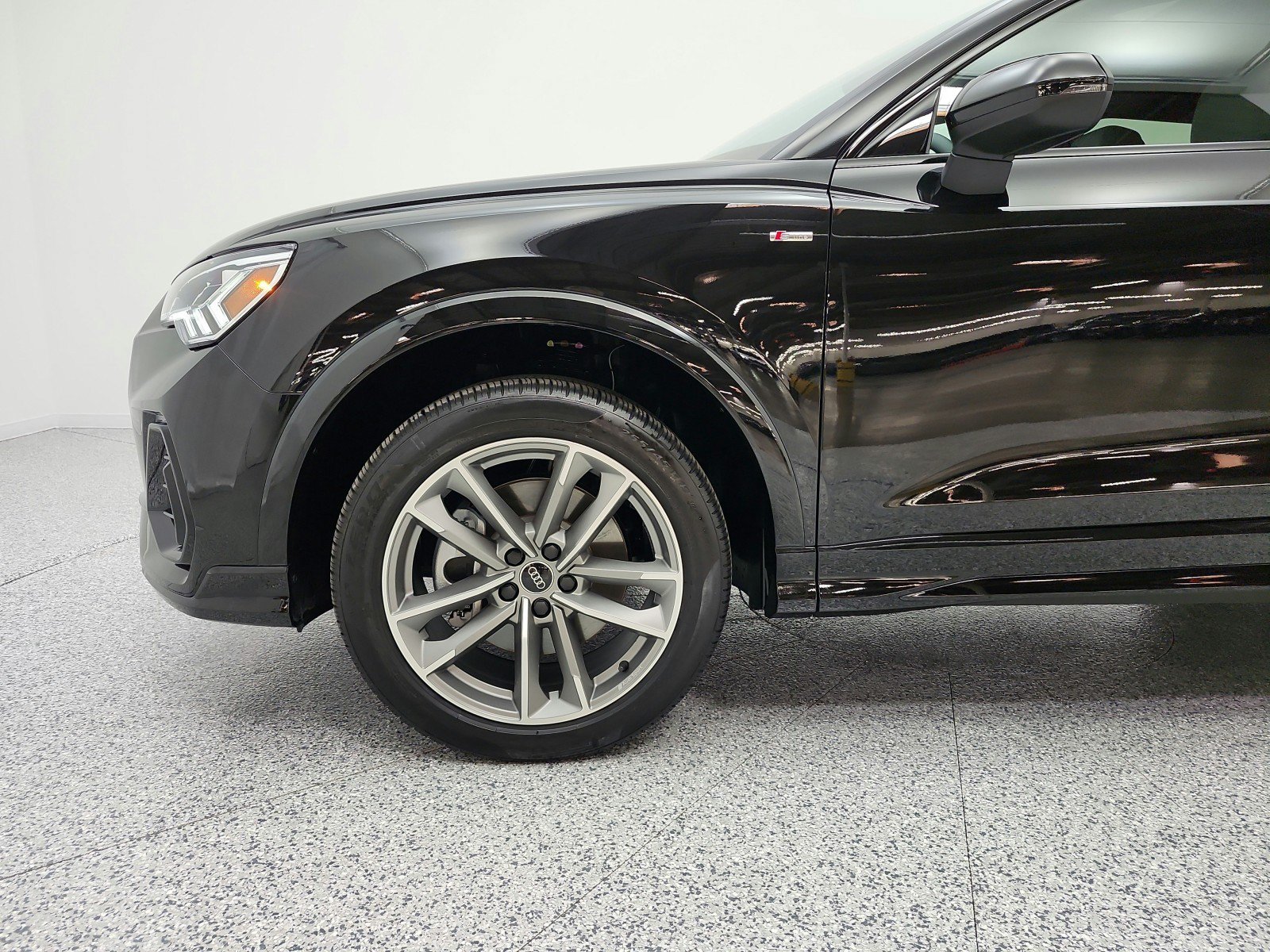 Used 2025 Audi Q3 2.0T Premium w/ Convenience Package AWD/4WD image 30