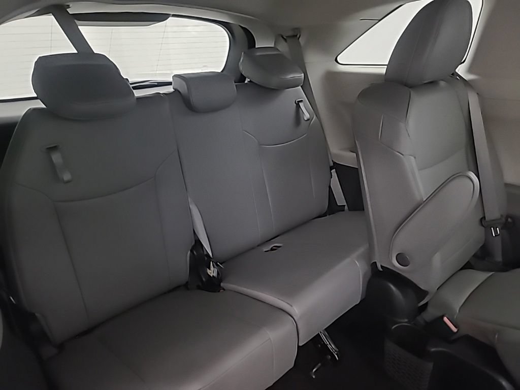 Used 2023 Toyota Sienna XLE AWD/4WD image 18