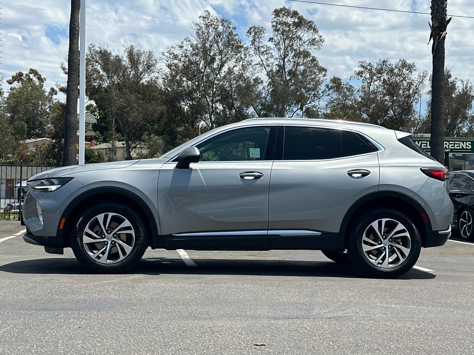 Used 2023 Buick Envision Essence FWD image 2