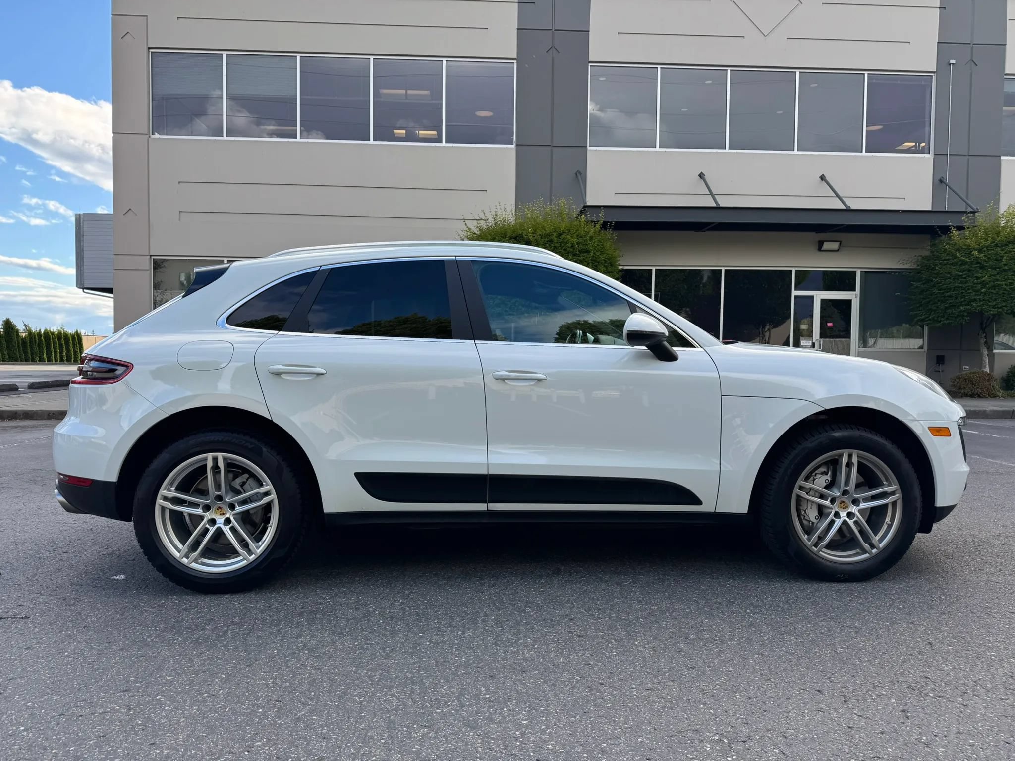Used 2017 Porsche Macan S AWD/4WD image 12
