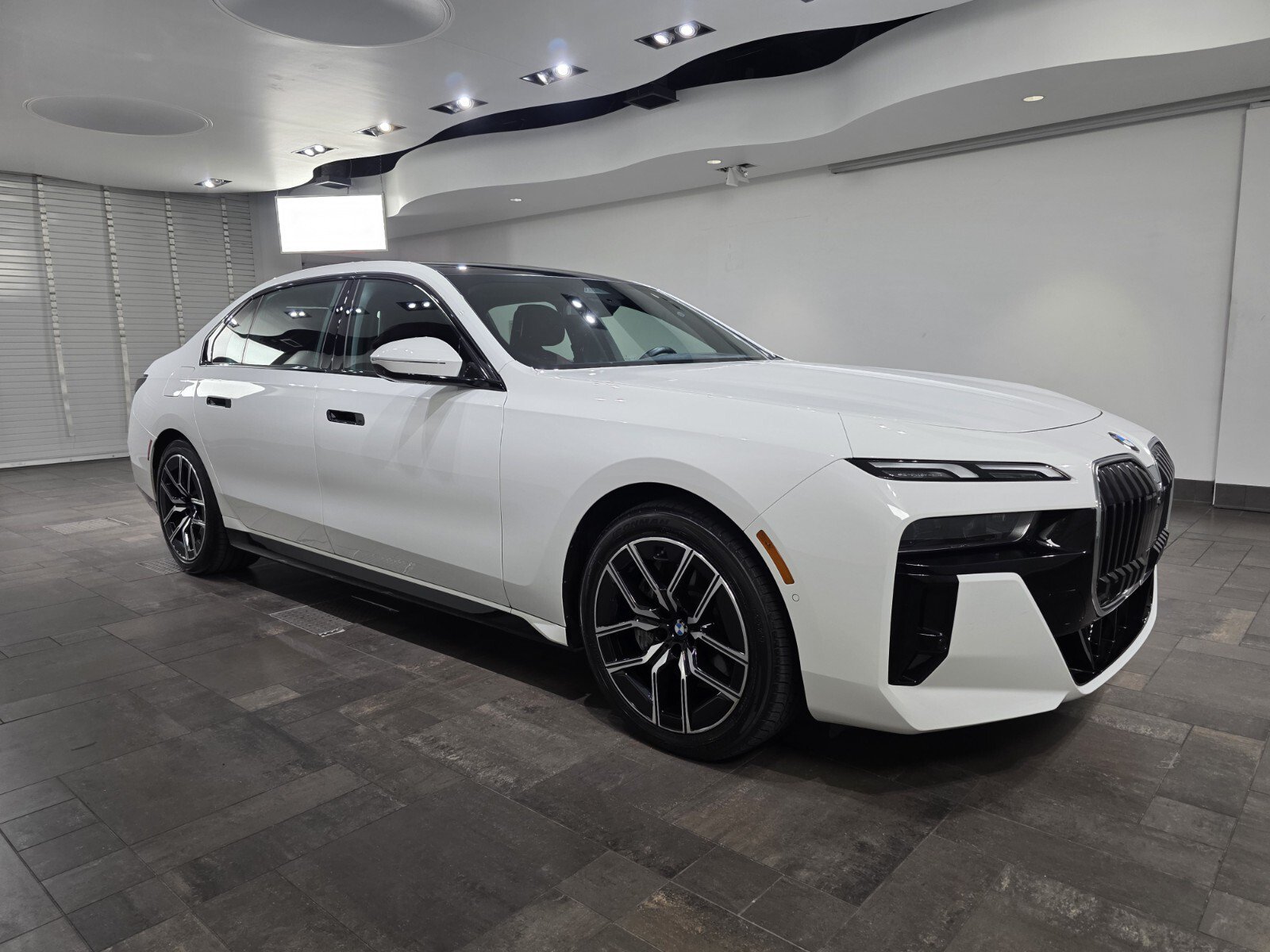 Used 2025 BMW 740i xDrive AWD/4WD image 26