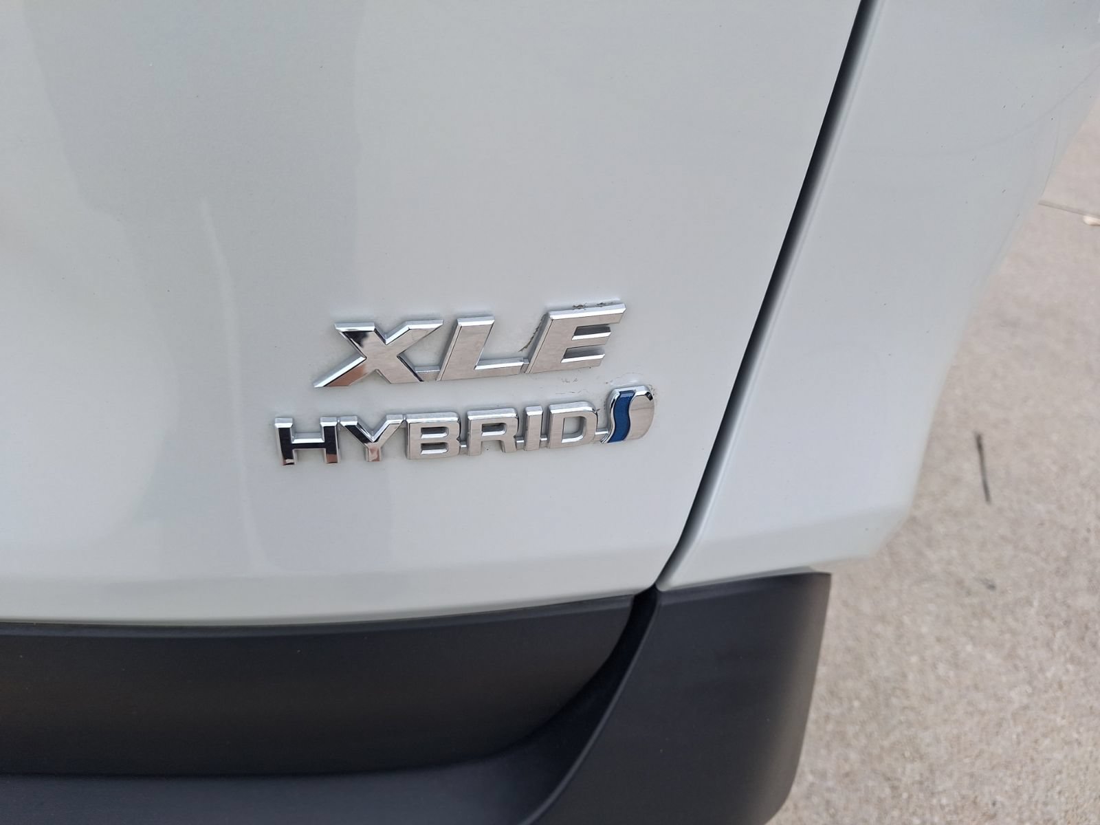 Used 2023 Toyota RAV4 XLE Premium AWD/4WD image 12