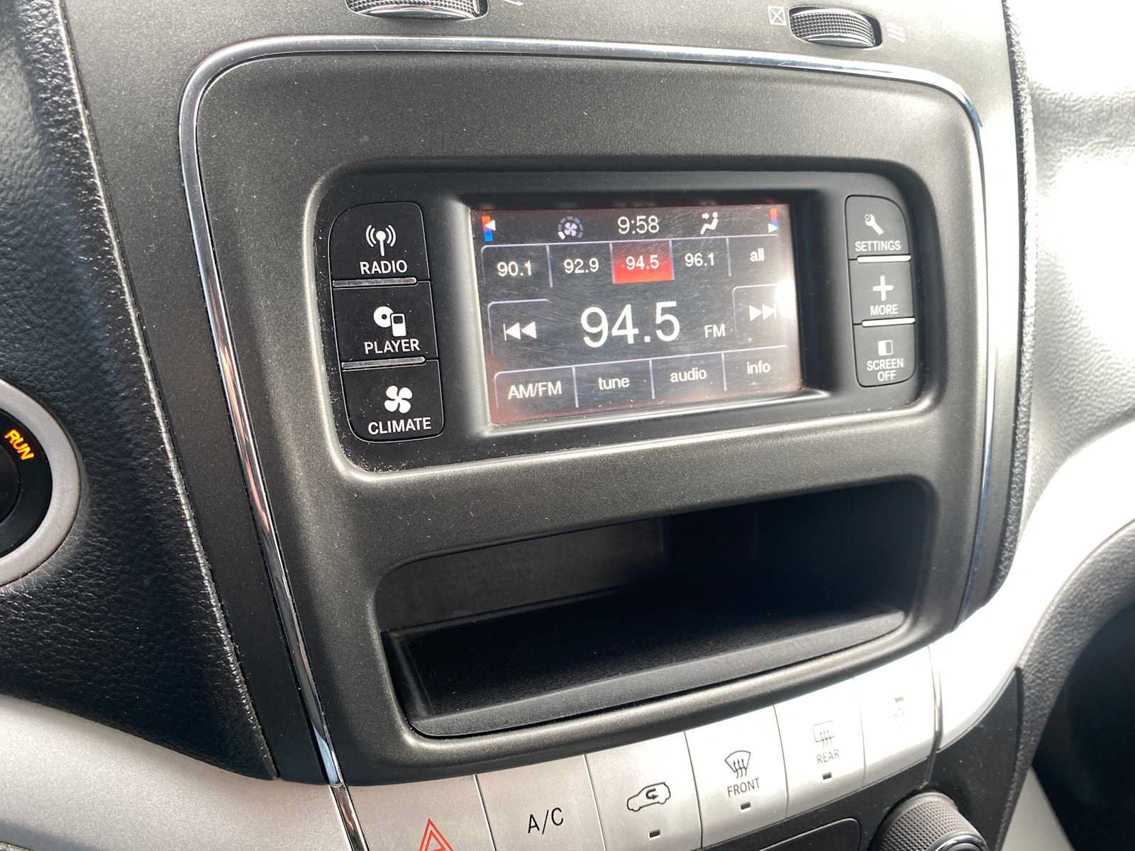 Used 2018 Dodge Journey SE FWD image 17