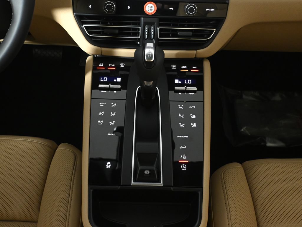 New 2026 Porsche Macan AWD/4WD image 24