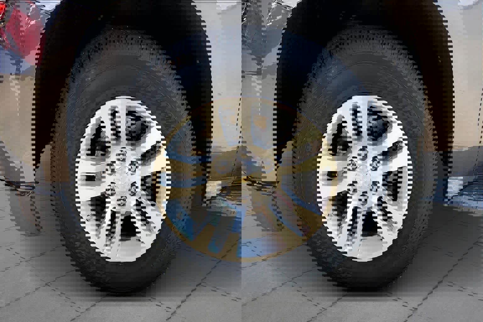 Used 2016 Chevrolet Suburban LT image 10