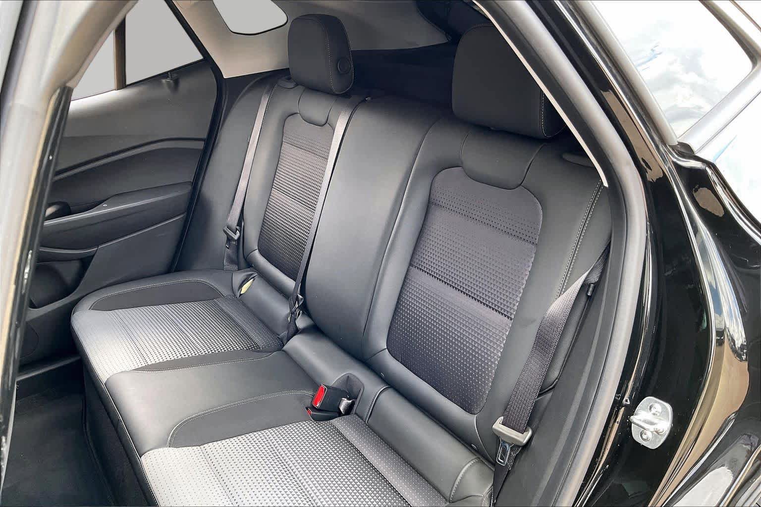 Used 2024 Chevrolet Trax LT w/ Driver Confidence Package FWD image 19