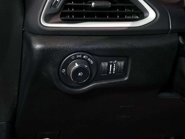 Used 2026 Chrysler Pacifica Select FWD image 26