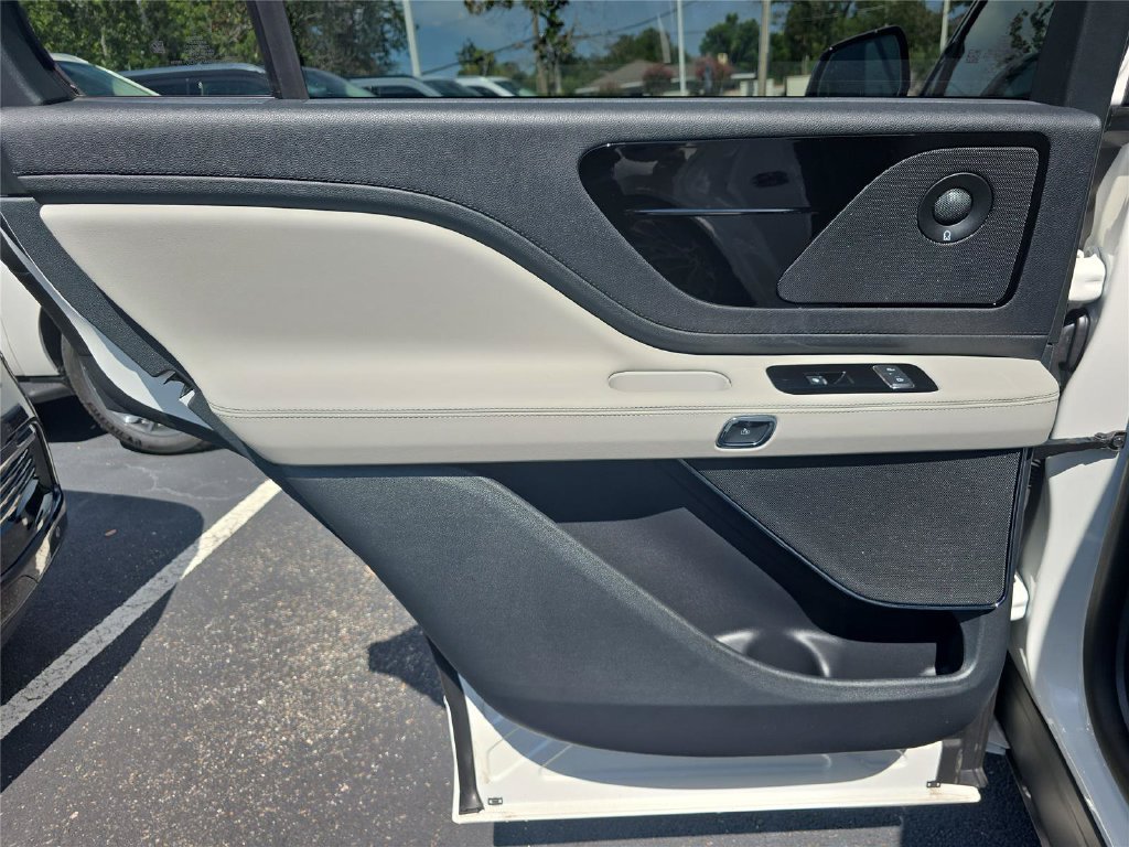 New 2026 Lincoln Aviator 2WD image 10