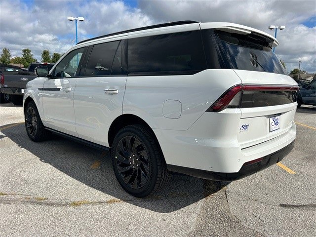 New 2025 Lincoln Navigator Reserve w/ Jet Appearance Package image 7