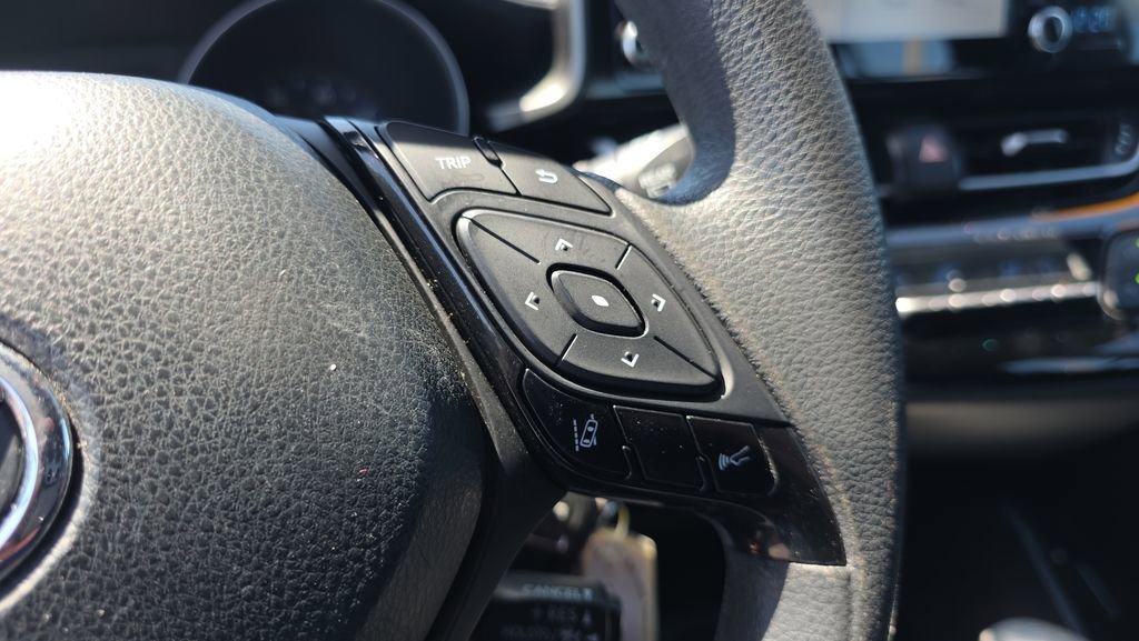 Used 2019 Toyota C-HR LE FWD image 21