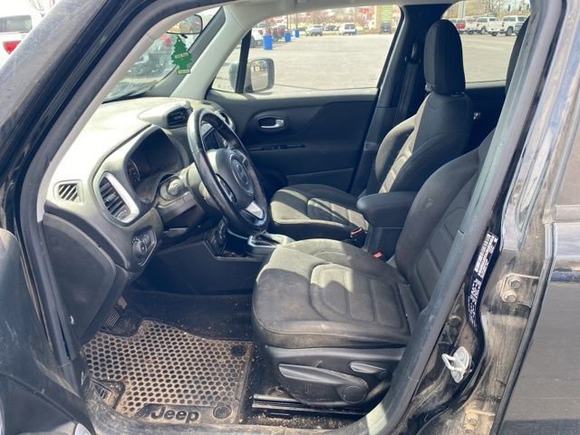 Used 2018 Jeep Renegade Latitude w/ Cold Weather Group image 10