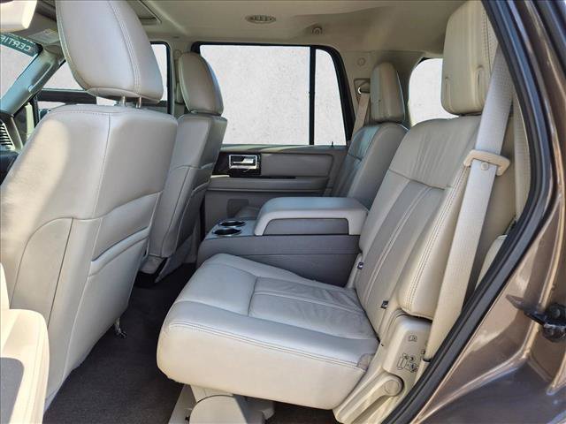Used 2017 Lincoln Navigator Select RWD image 19