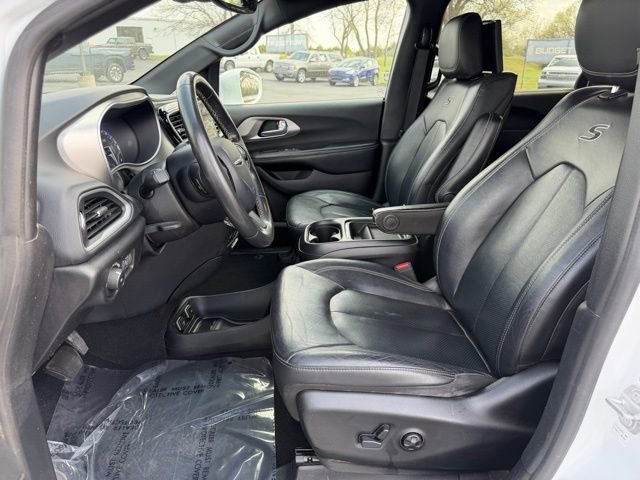 Used 2020 Chrysler Pacifica Touring-L w/ Advanced Safetytec Group image 18
