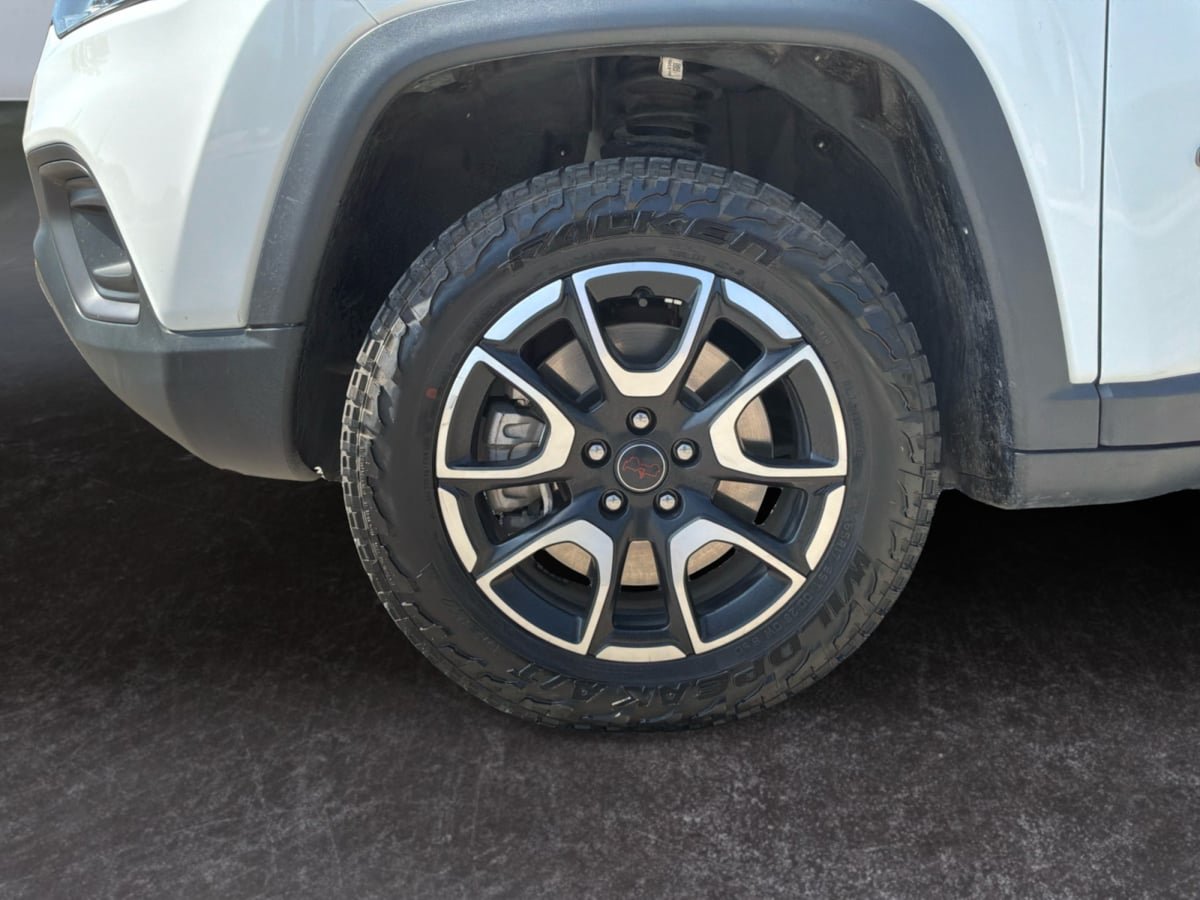 Used 2025 Jeep Compass Trailhawk AWD/4WD image 9