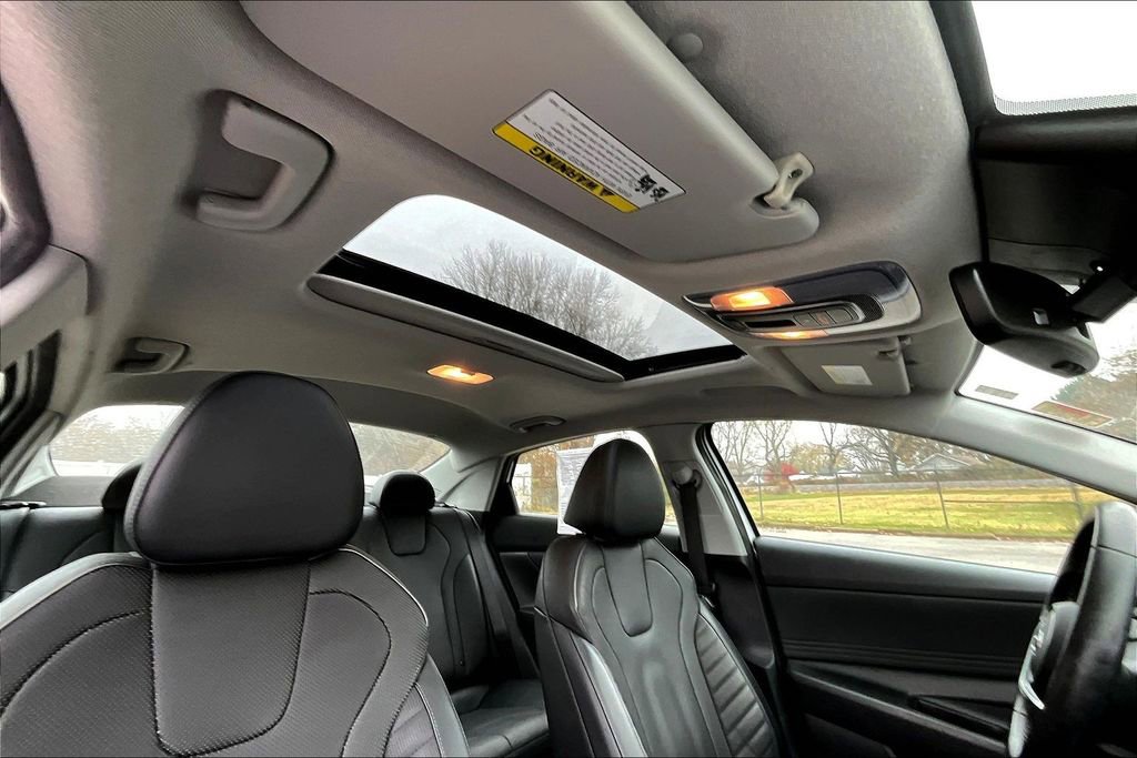 Used 2021 Hyundai Elantra Limited image 23