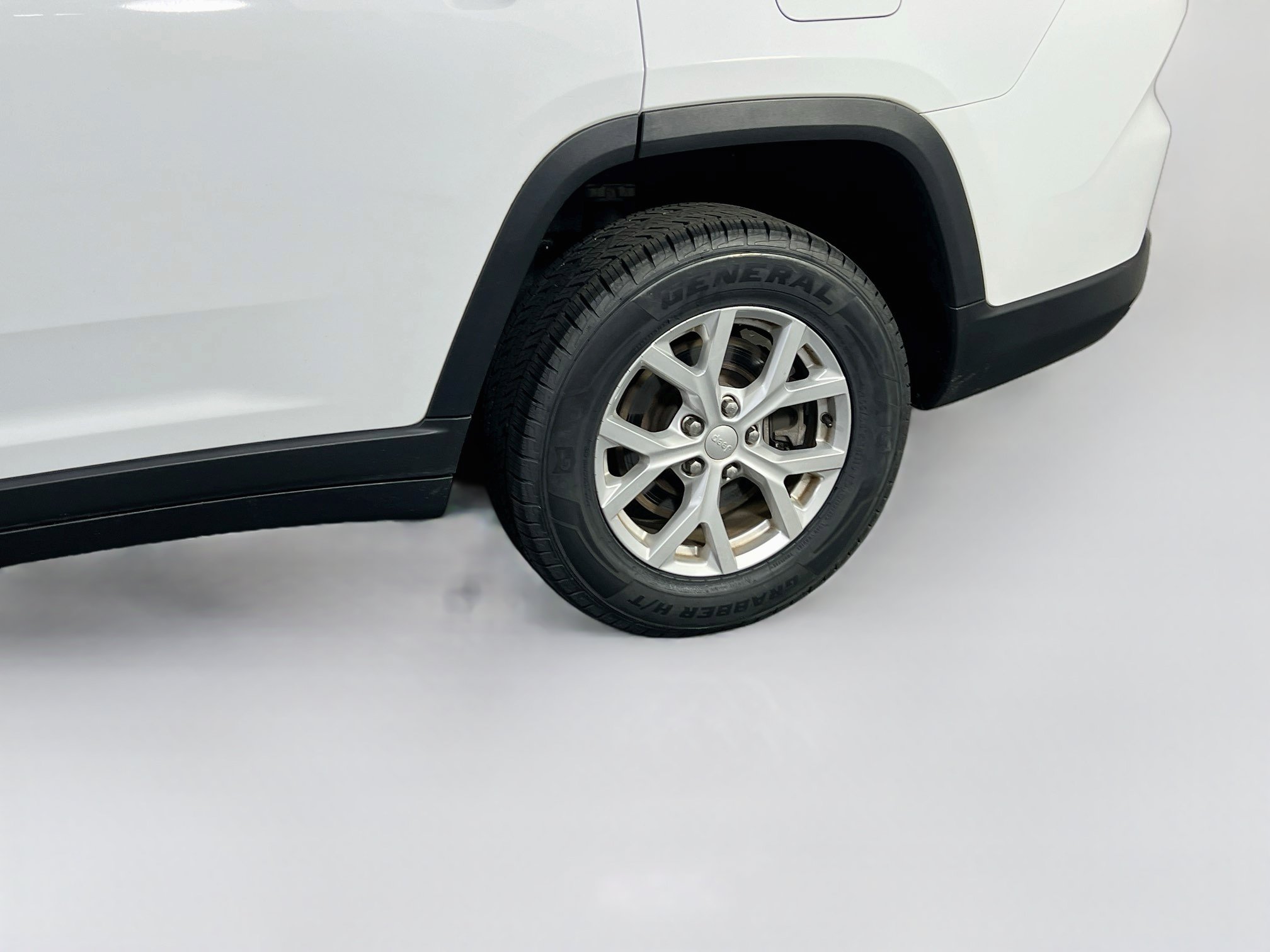 Used 2023 Jeep Grand Cherokee L Limited AWD/4WD image 32