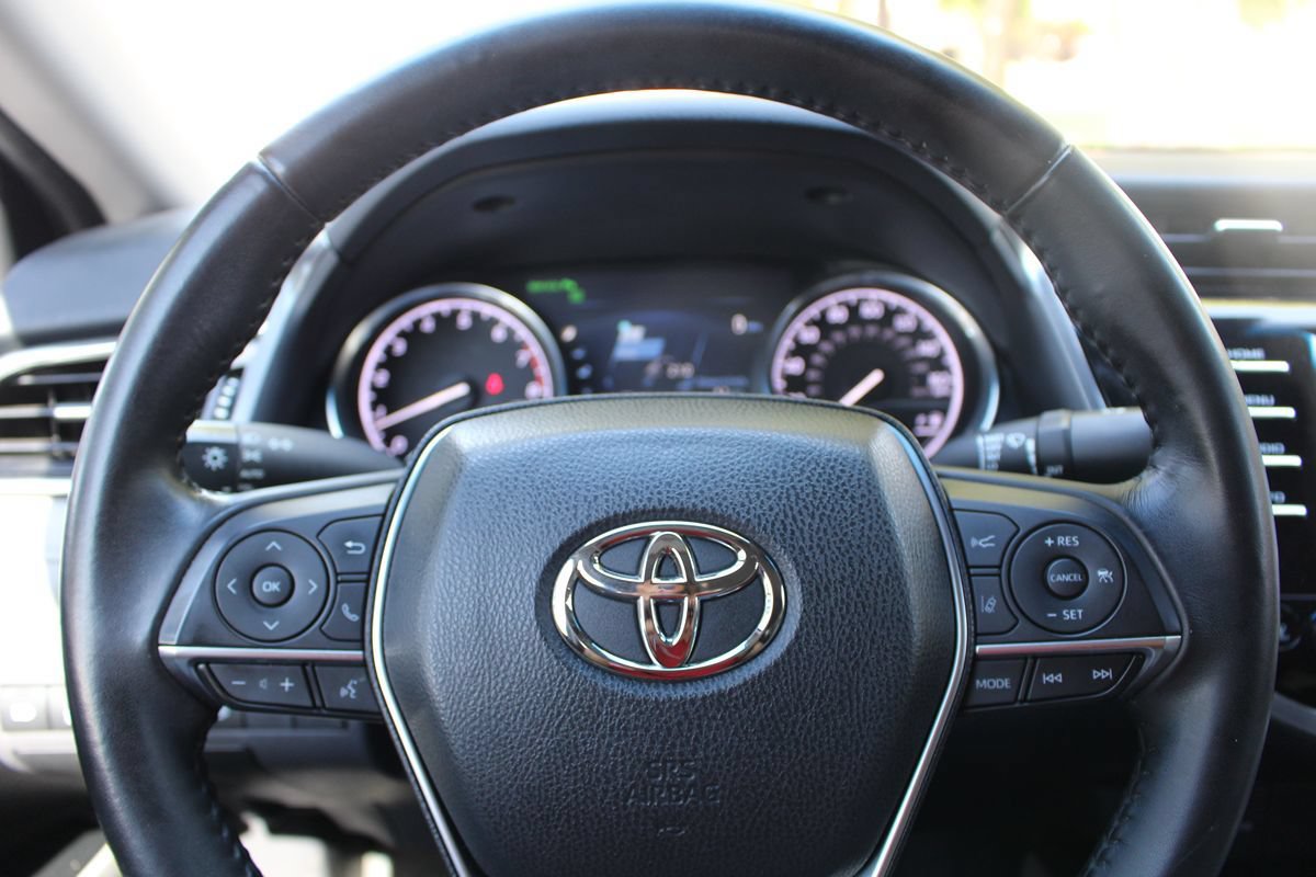Used 2018 Toyota Camry XLE FWD image 11