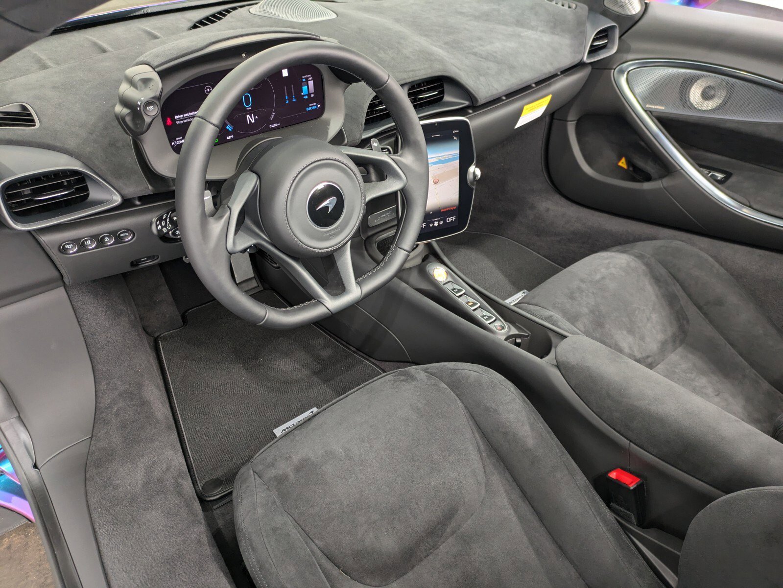 Used 2025 McLaren Artura Spider image 7