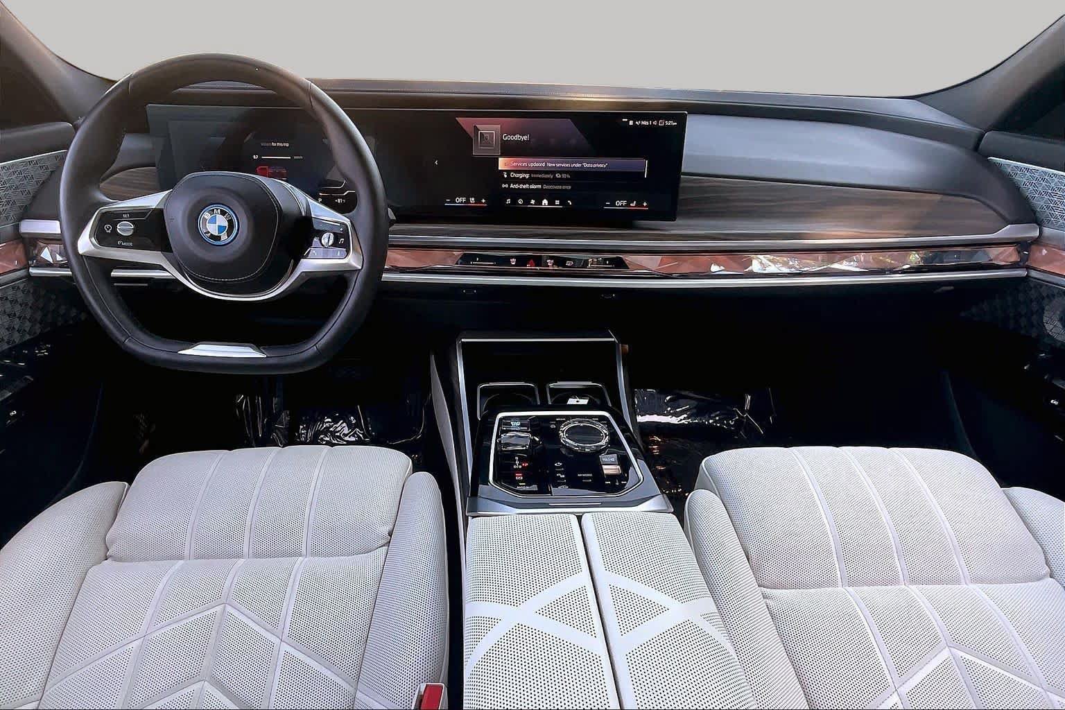 Used 2023 BMW i7 xDrive60 AWD/4WD image 15