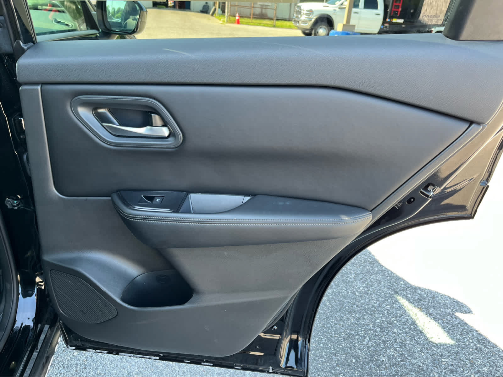 Used 2024 Nissan Rogue SV FWD image 31