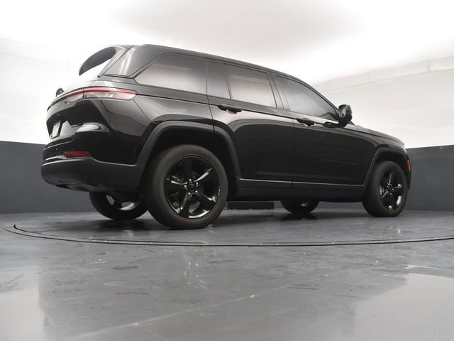 Used 2023 Jeep Grand Cherokee Altitude AWD/4WD image 18