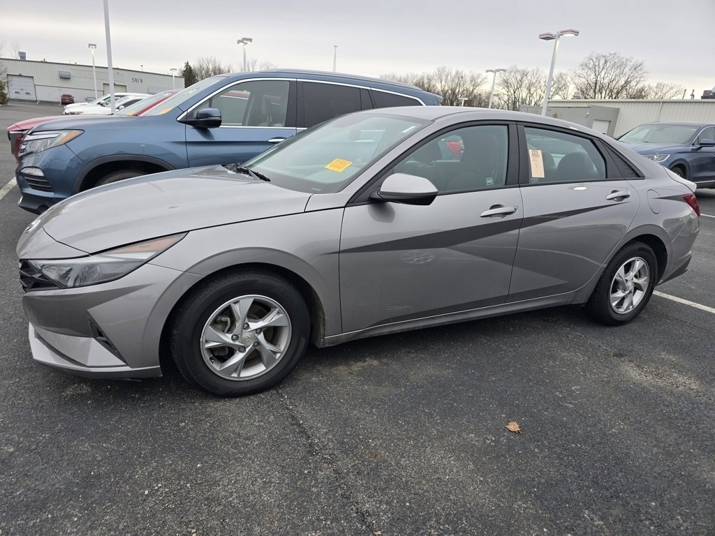 Used 2021 Hyundai Elantra SE image 4