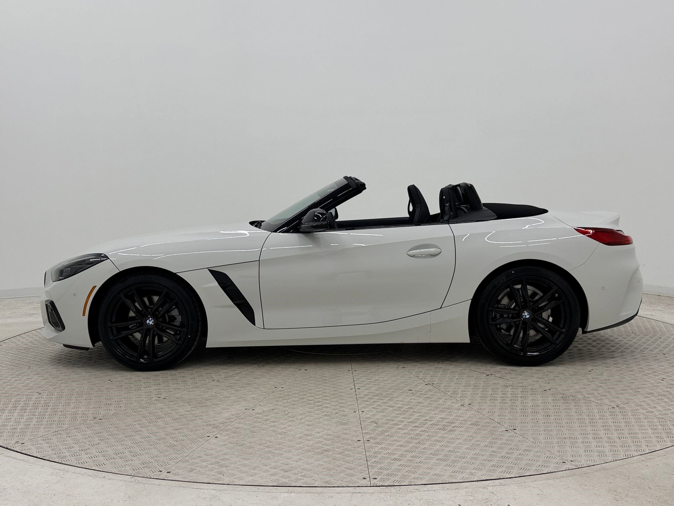 New 2026 BMW Z4 sDrive30i w/ Premium Package image 2