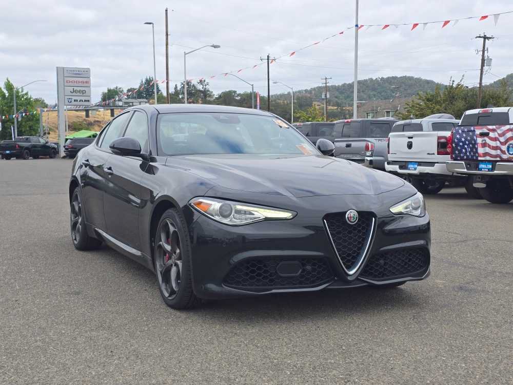 Used 2020 Alfa Romeo Giulia Ti Sport w/ Quick Order Package 22S Sport AWD/4WD image 18