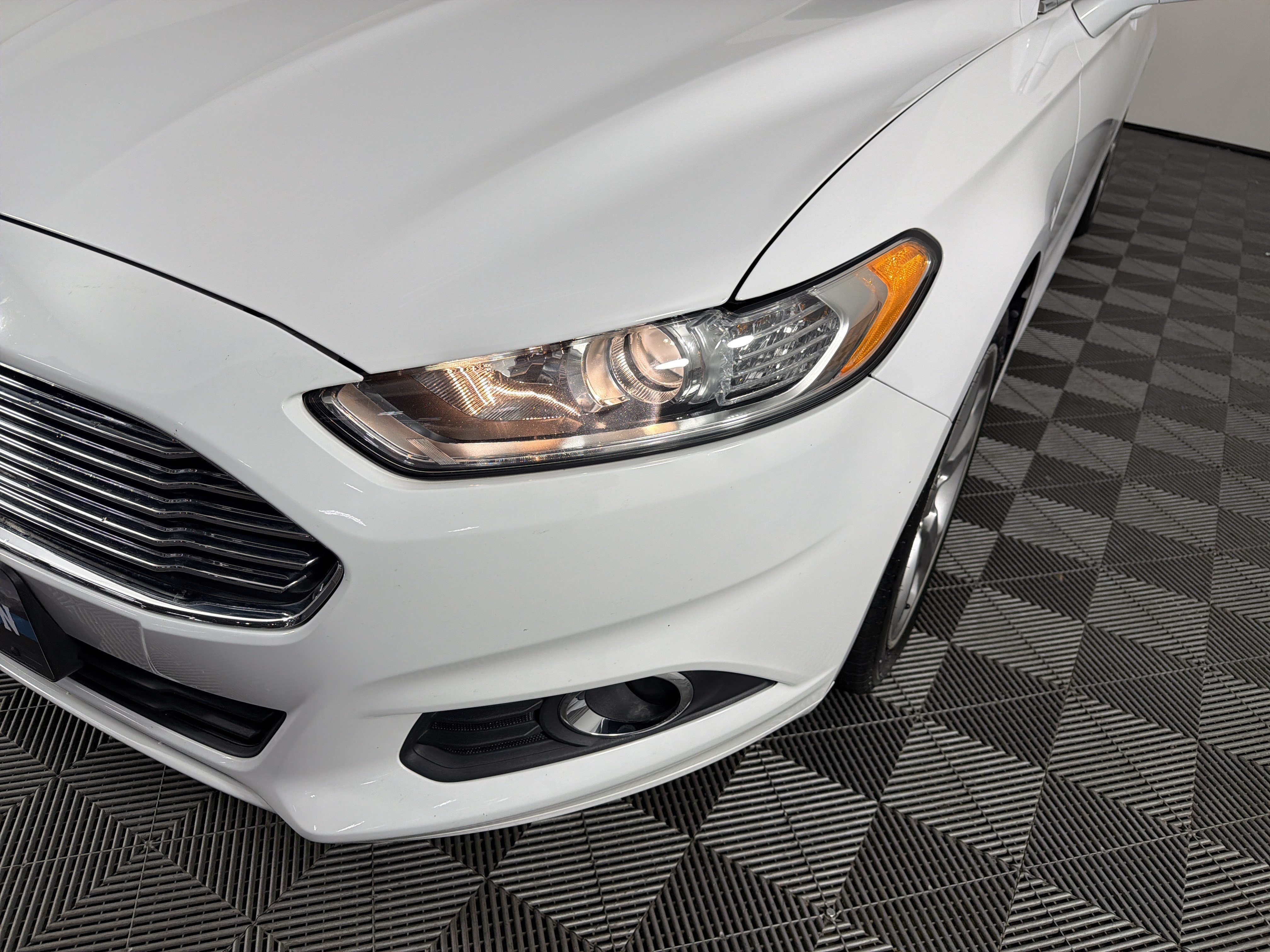 Used 2013 Ford Fusion SE FWD image 28