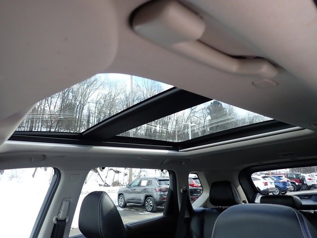 Used 2022 Nissan Rogue SL w/ SL Premium Package image 24