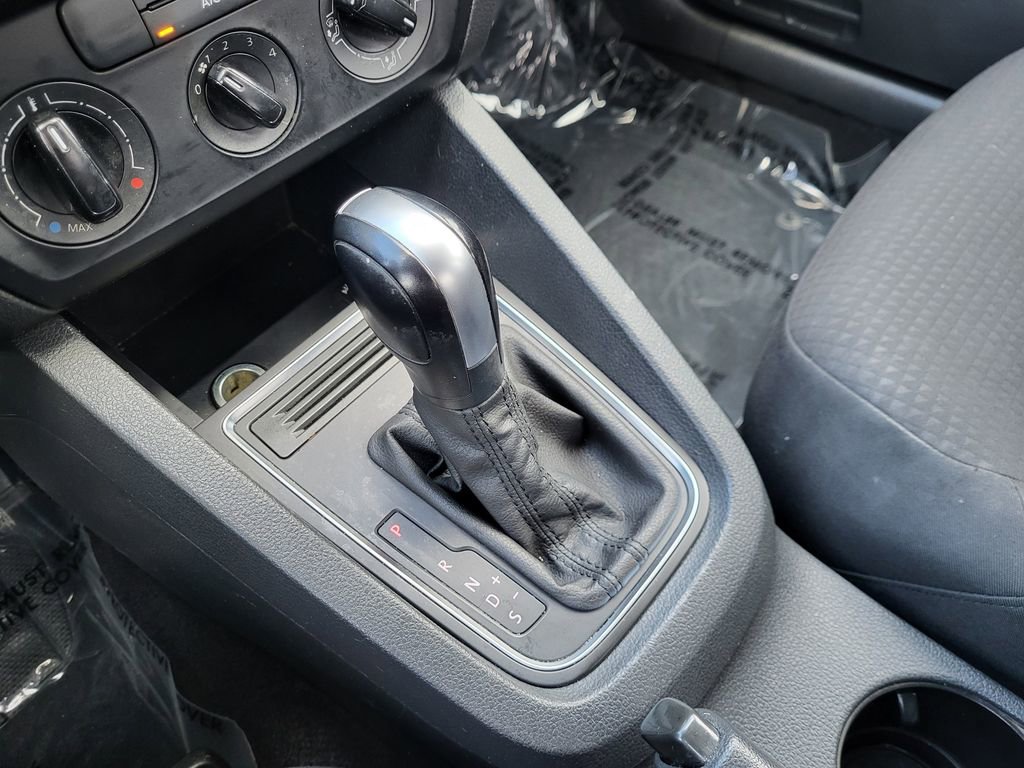 Used 2015 Volkswagen Jetta S image 9