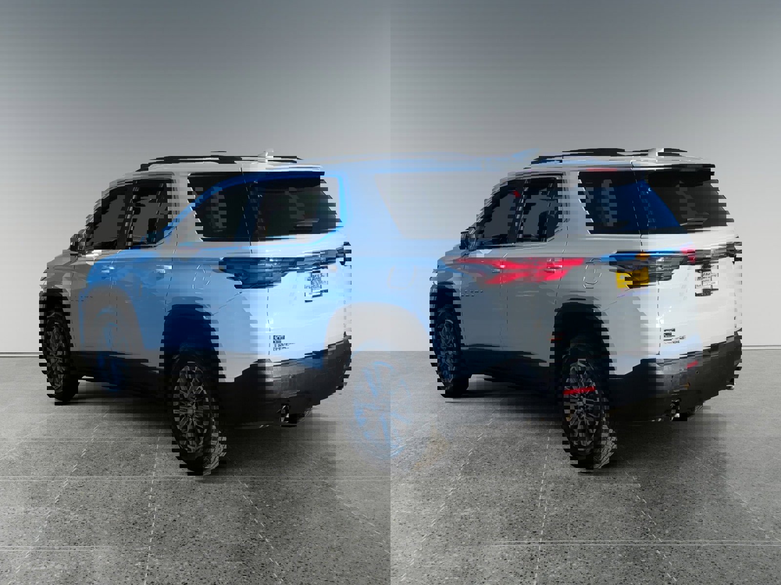 Used 2023 Chevrolet Traverse LT image 3