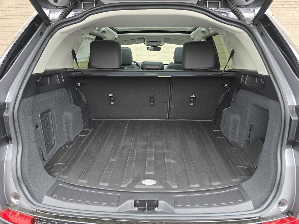 New 2025 Land Rover Discovery Sport S image 19