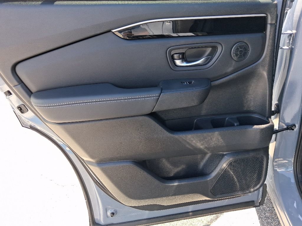 Used 2023 Honda Pilot Touring image 25