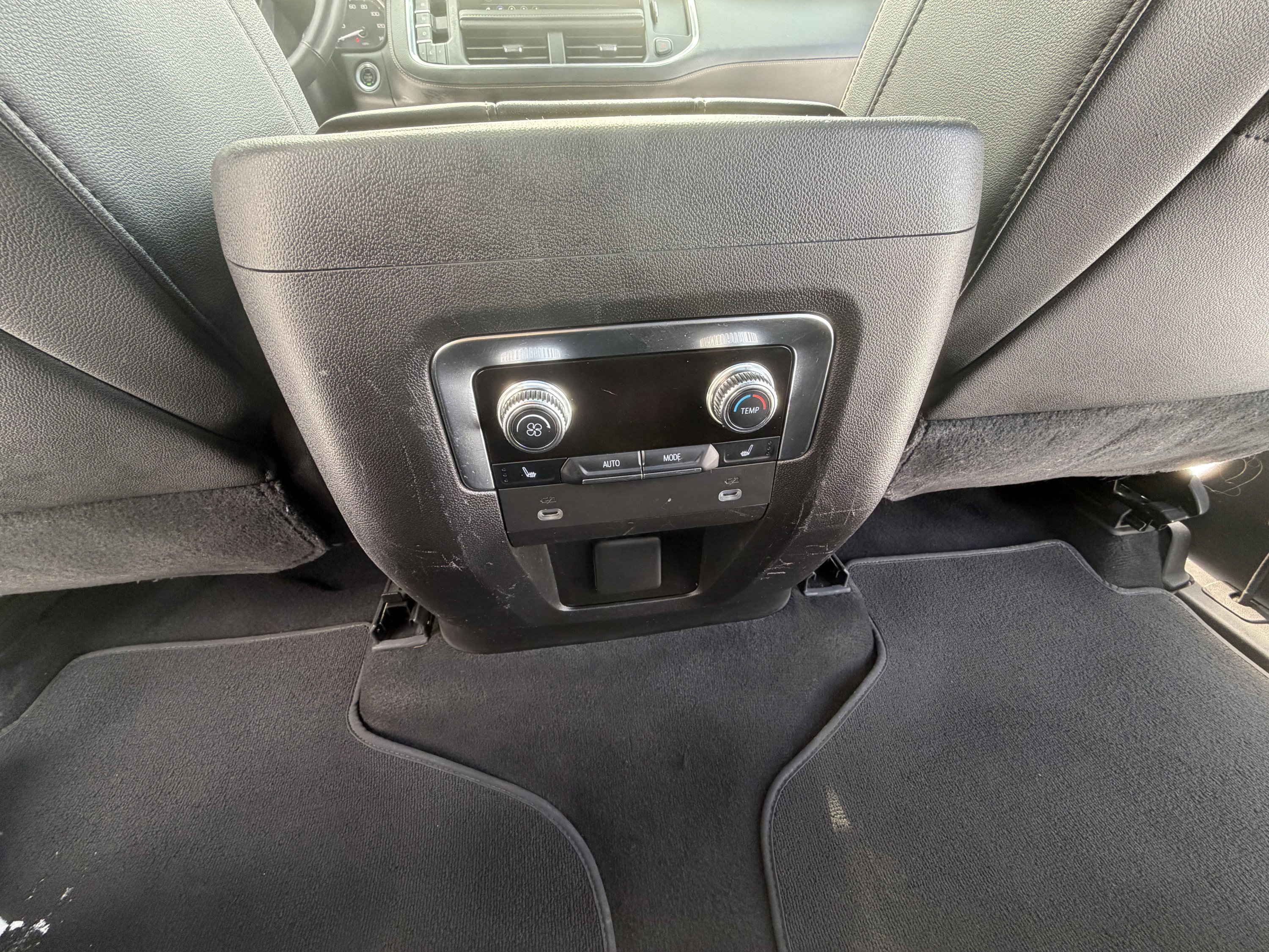 Used 2021 GMC Yukon AT4 w/ Technology Package image 22