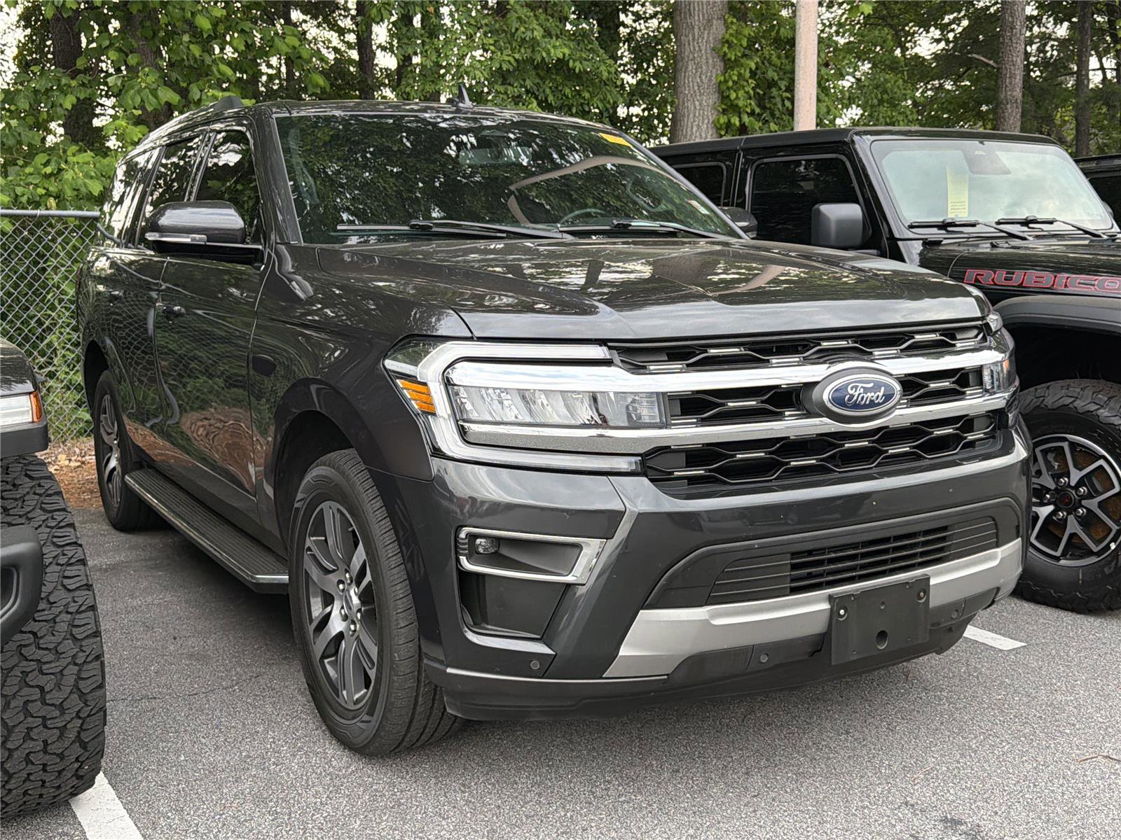 Used 2023 Ford Expedition Limited RWD image 3