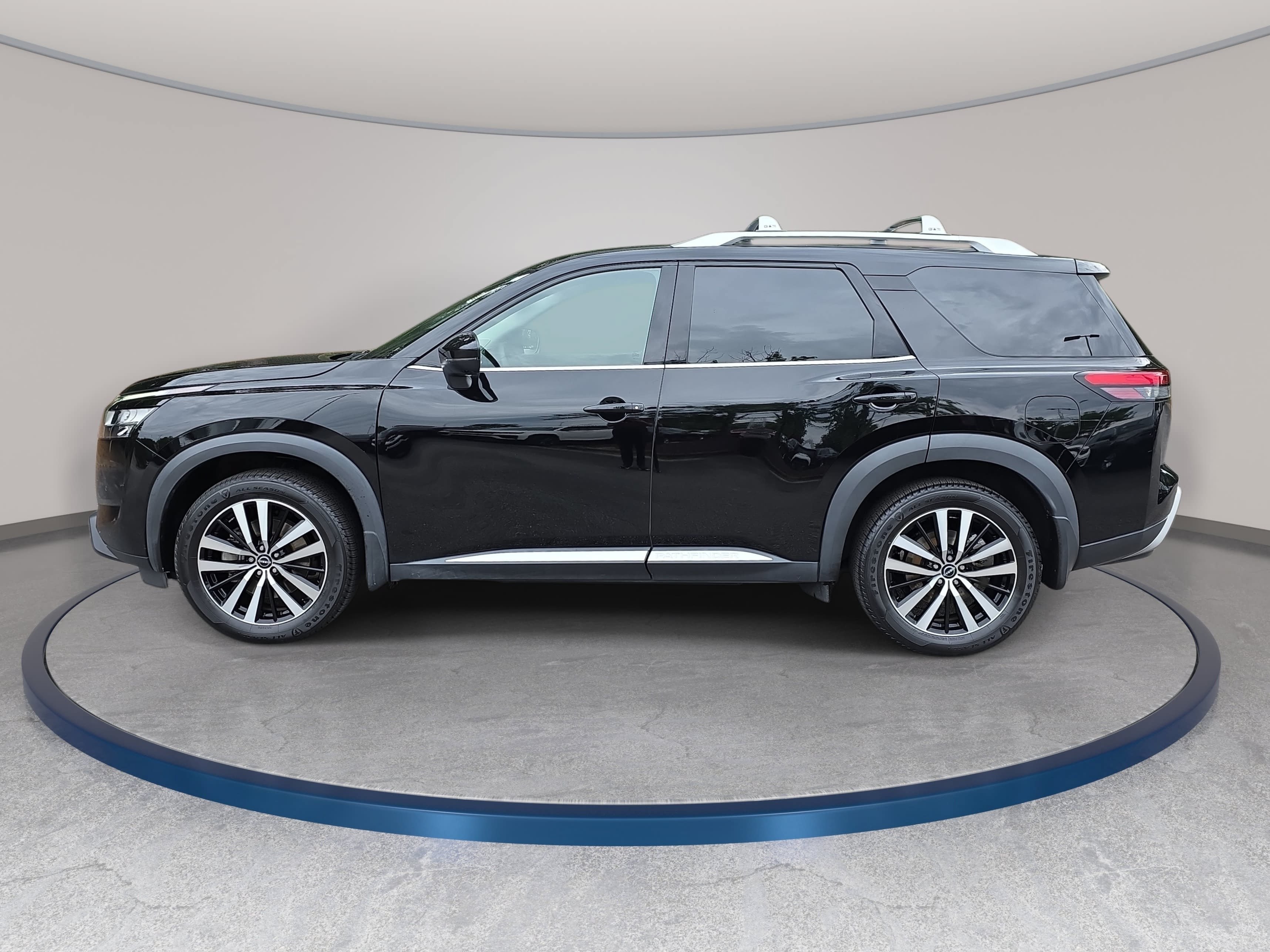 Used 2024 Nissan Pathfinder Platinum w/ Cargo Package AWD/4WD image 8