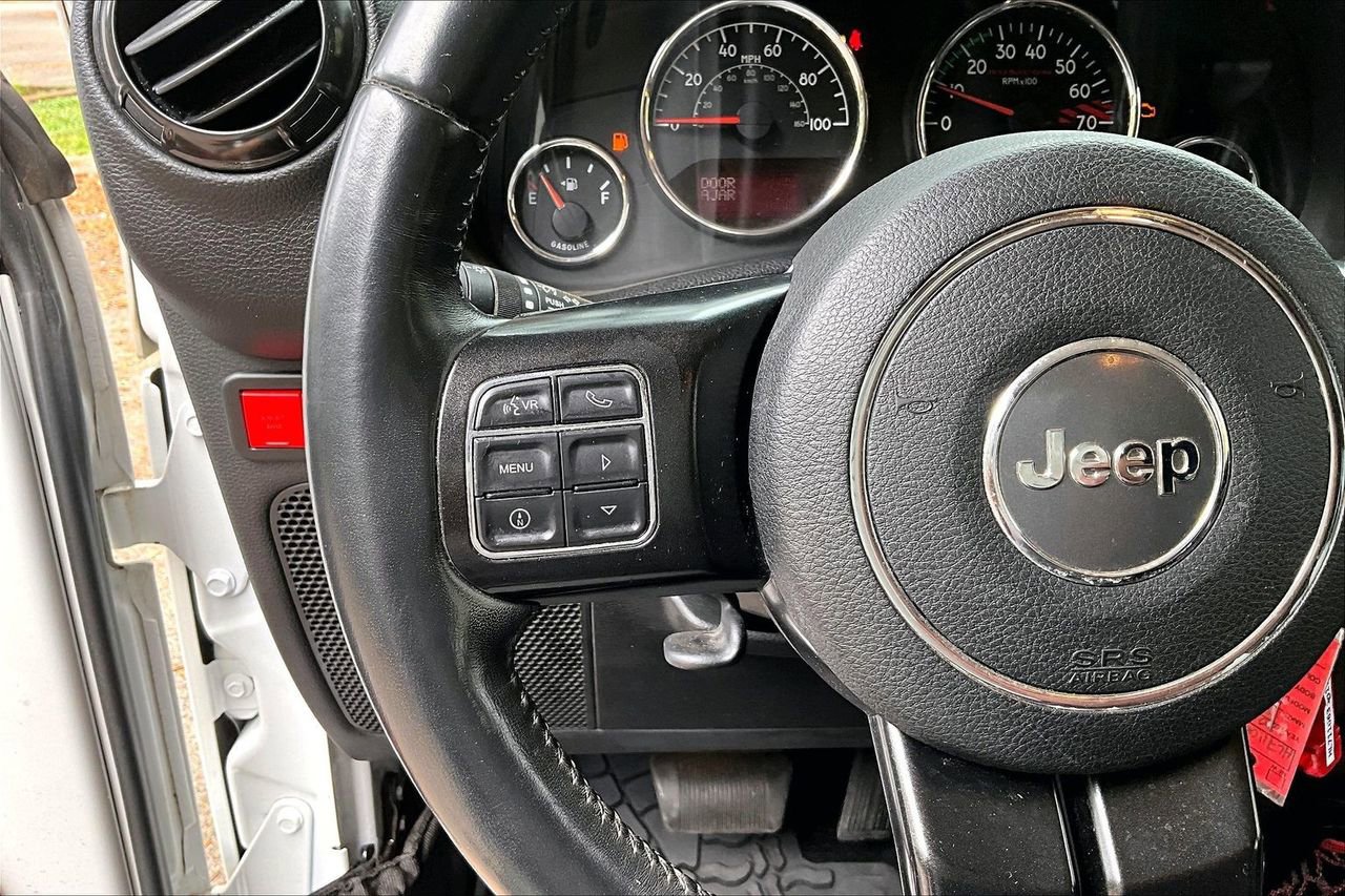 Used 2017 Jeep Wrangler Unlimited Rubicon AWD/4WD image 10