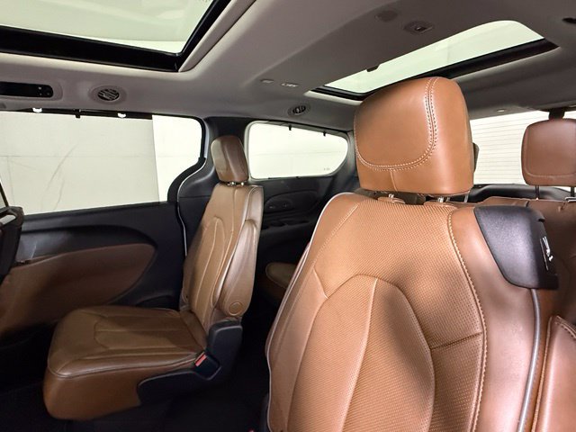 Used 2018 Chrysler Pacifica Limited w/ Tire & Wheel Group FWD image 25