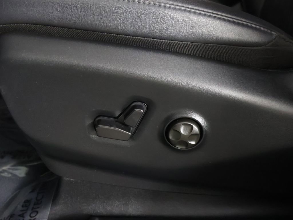 Used 2025 Chrysler Pacifica Select FWD image 30