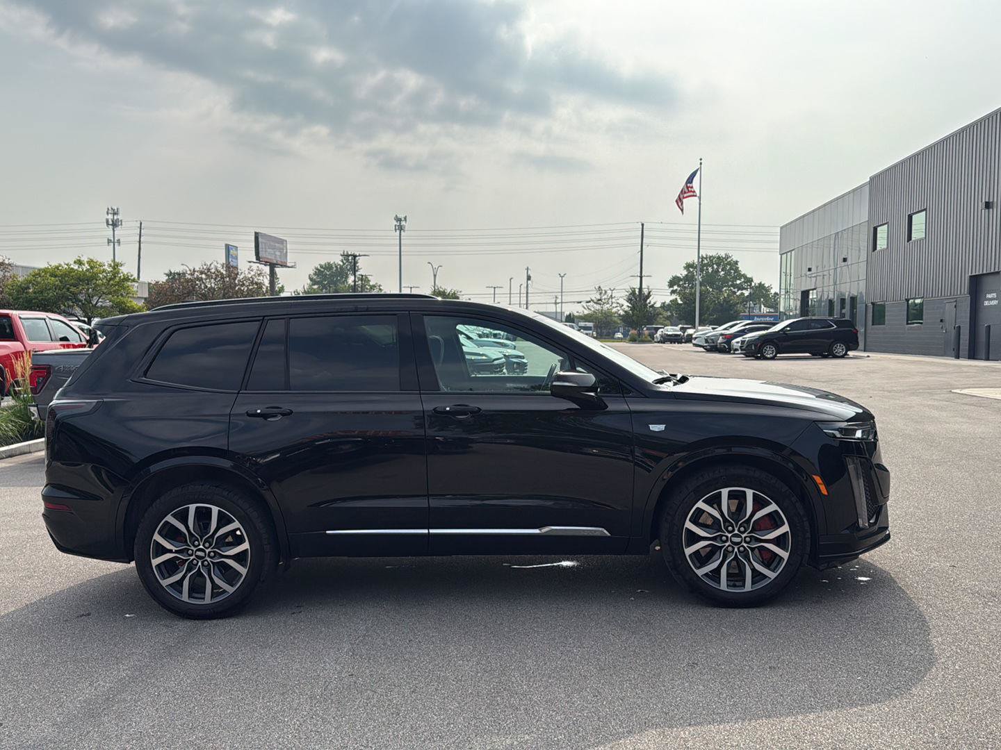 Used 2024 Cadillac XT6 Sport w/ Technology Package AWD/4WD image 2