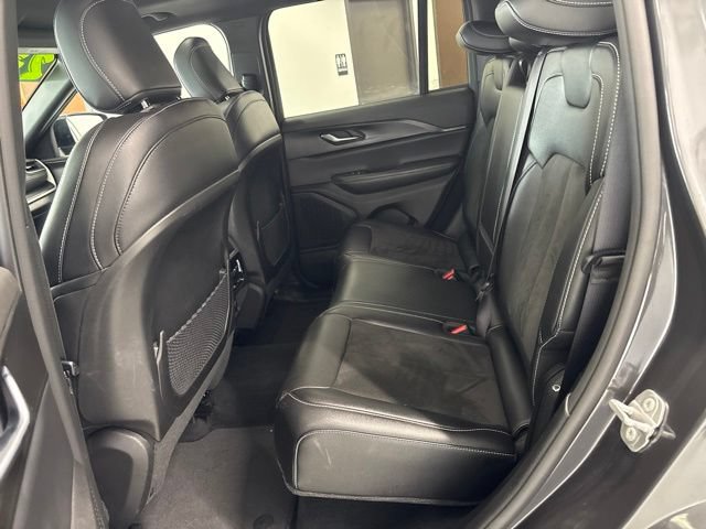 Used 2023 Jeep Grand Cherokee Altitude AWD/4WD image 21