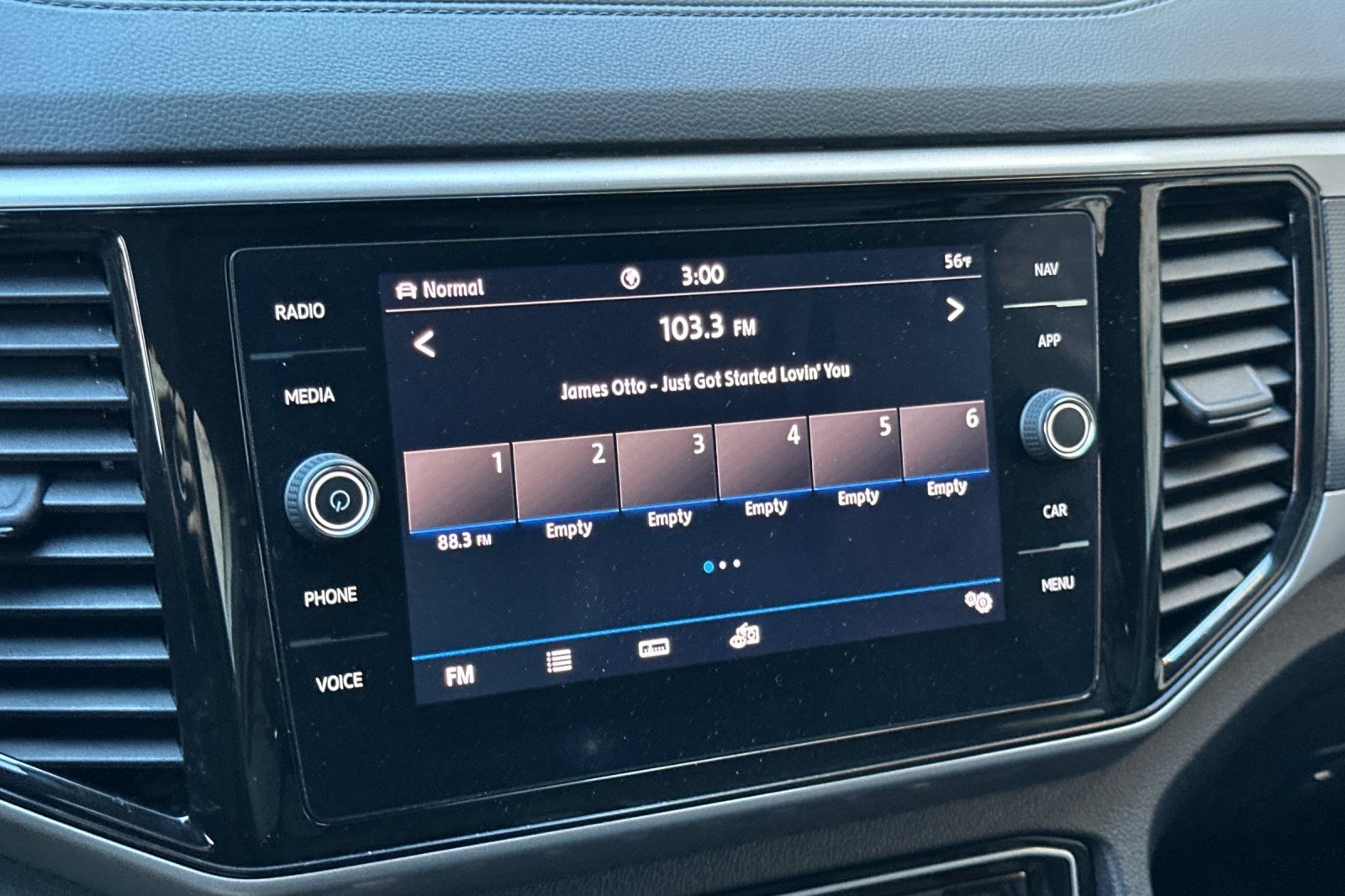 Used 2020 Volkswagen Atlas Cross Sport SEL image 15