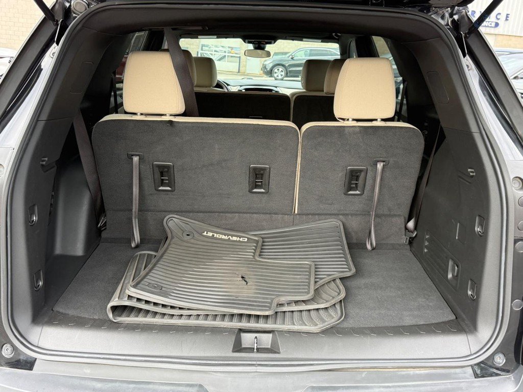 Used 2023 Chevrolet Traverse LS FWD image 5
