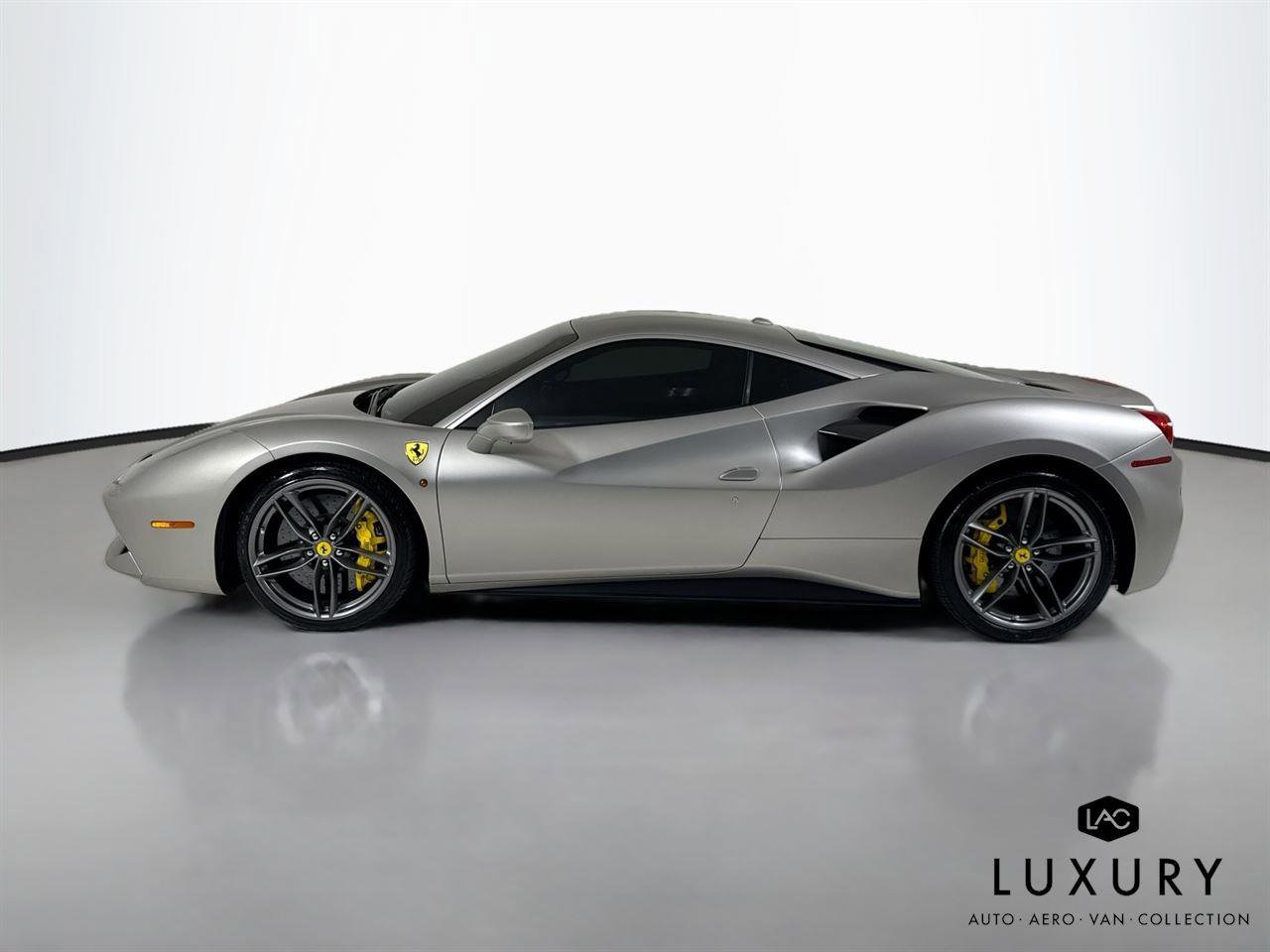Used 2016 Ferrari 488 GTB RWD image 9