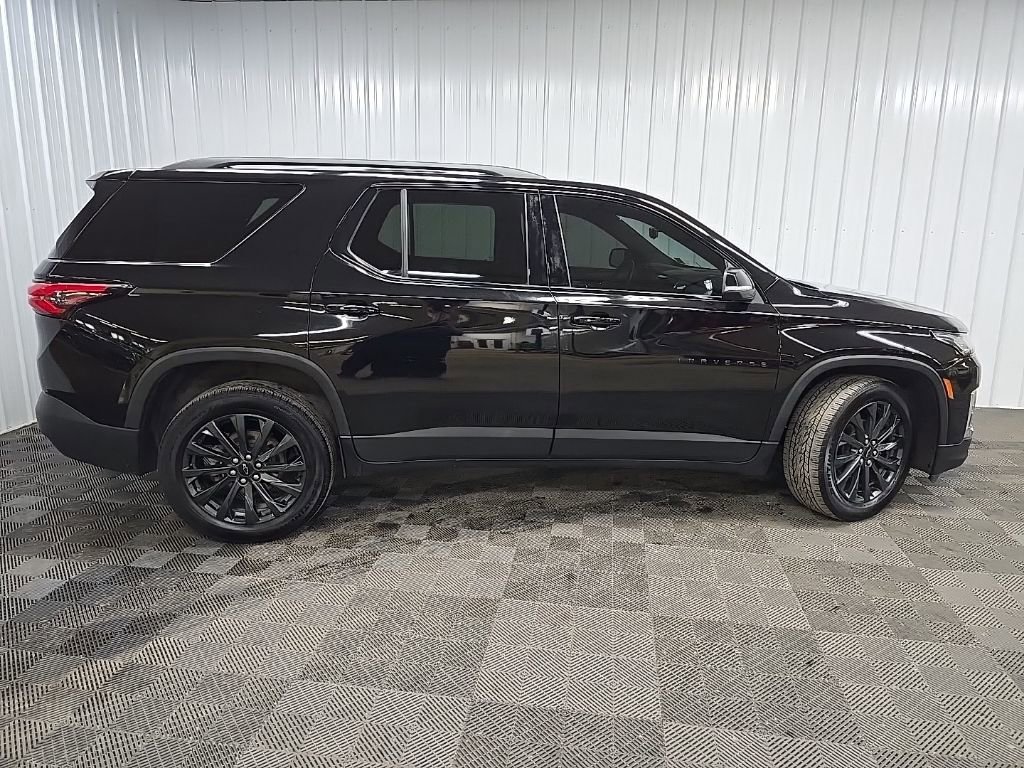 Used 2023 Chevrolet Traverse RS image 2